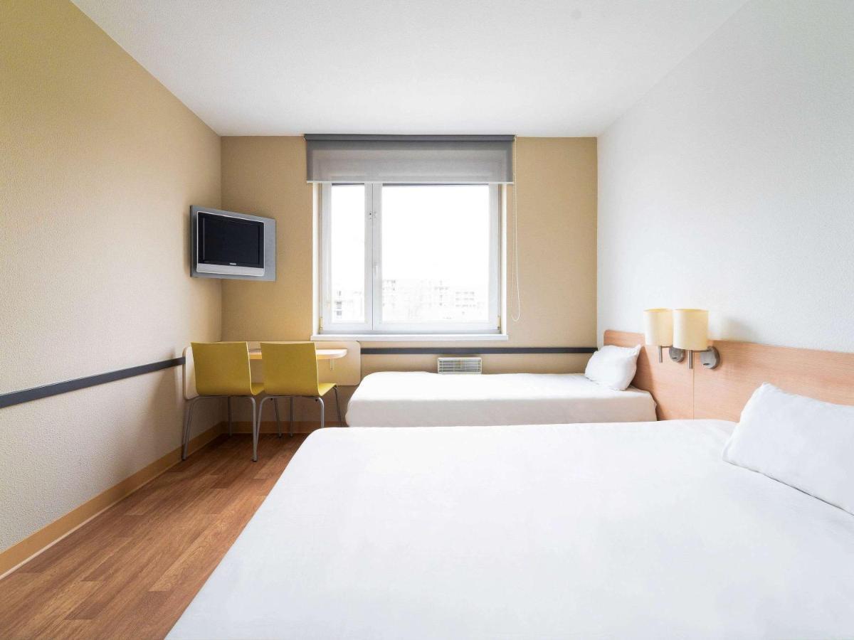 Ibis Budget Krakow Bronowice Bagian luar foto