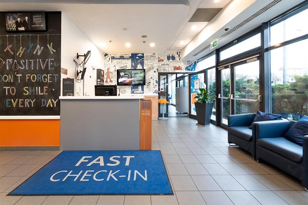 Ibis Budget Krakow Bronowice Bagian luar foto