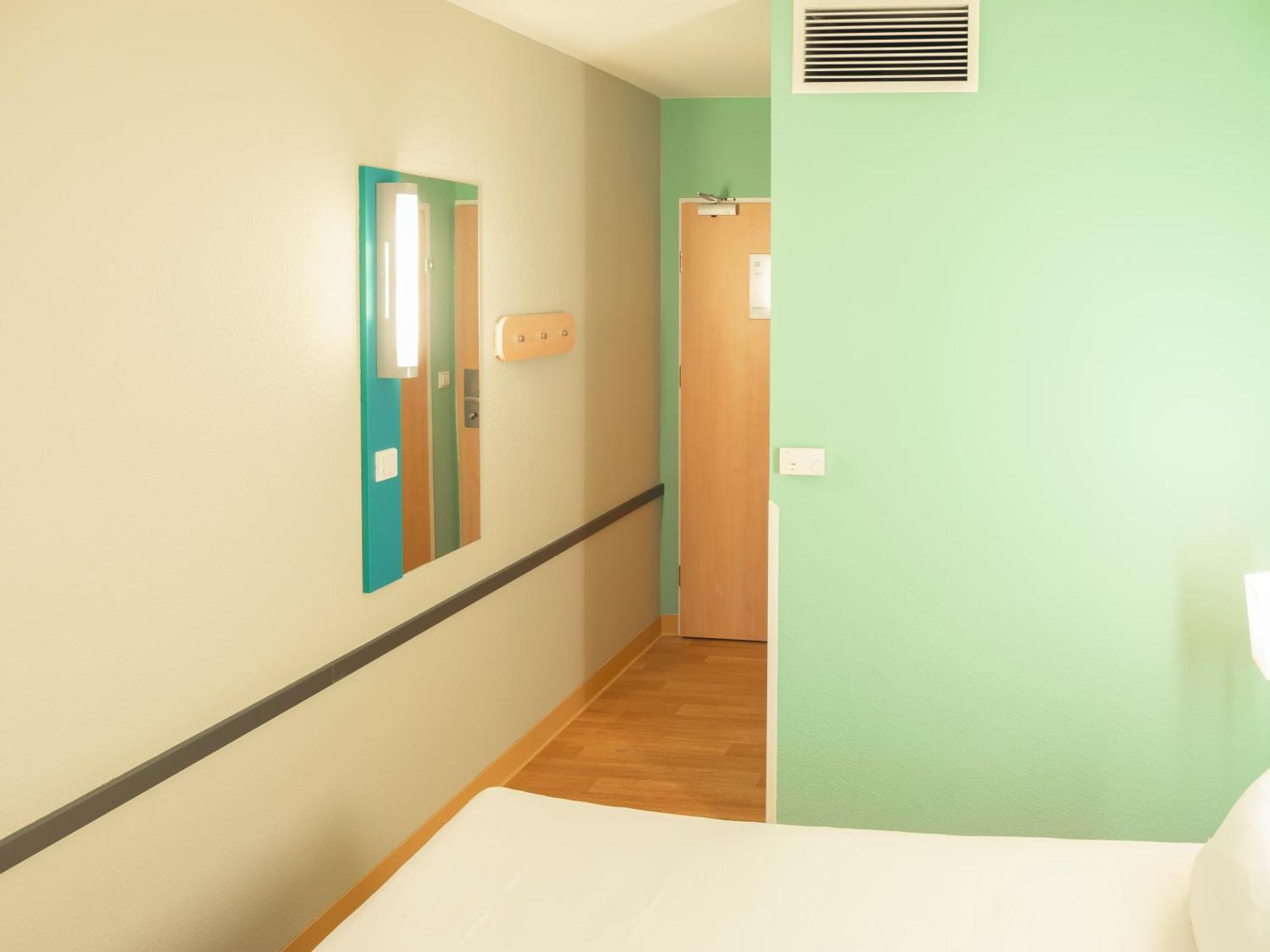 Ibis Budget Krakow Bronowice Bagian luar foto